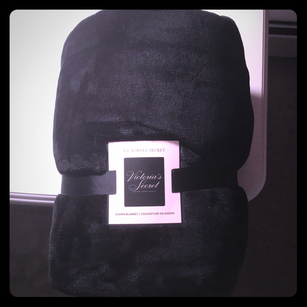 Victoria’s Secret Sherpa Blanket 😍